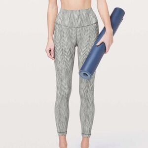 Lululemon Wunder Under High-Rise 7/8
Tight *Full-On Luxtreme 25"